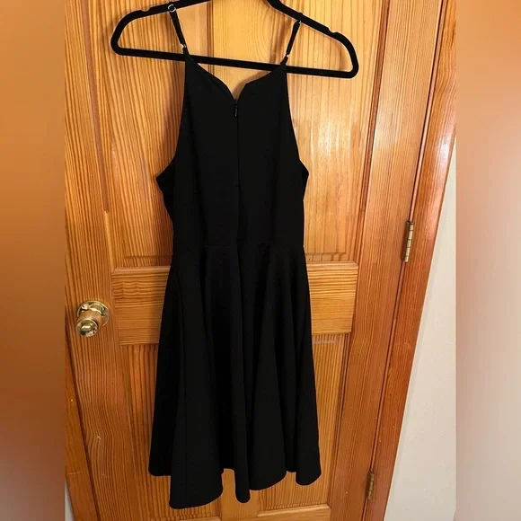 Lulu’s knee length flare dress - Picture 4 of 6